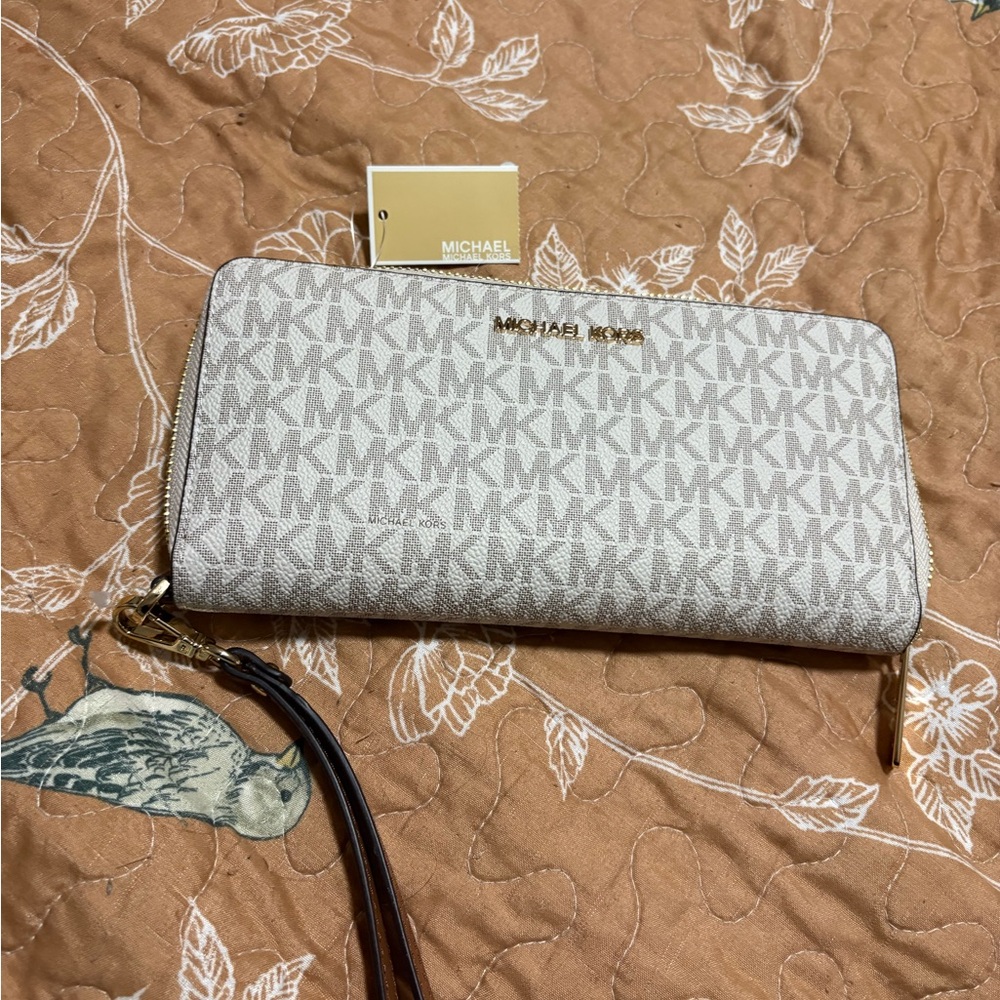 NWT Michael Kors Signature Wallet - Cream and Brown